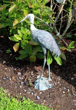ANTIQUE METAL GARDEN FIGURE OF A CRANE