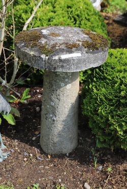 18TH-CENTURY STADDLE STONE
