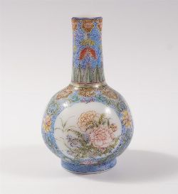CHINESE PORCELAIN SNUFF BOTTLE - BALUSTER FORM