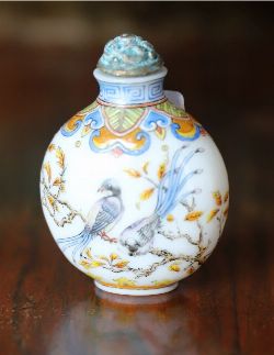 CHINESE PORCELAIN SNUFF BOTTLES - FLORAL DECORATION