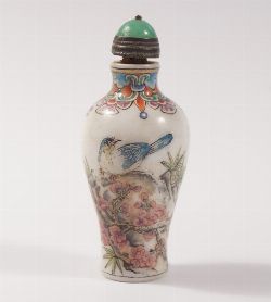 CHINESE POLYCHROME GLASS SNUFF BOTTLE