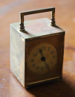 SMALL BRASS DESK CLOCK OF RECTANGULAR FORM