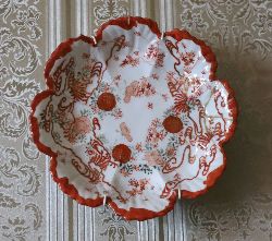 19TH-CENTURY IMARI-STYLE LOBED DISH