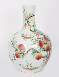 CHINESE PORCELAIN BOTTLE VASE