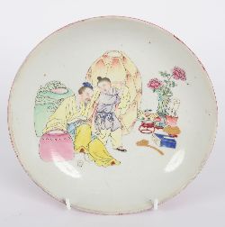 CHINESE FAMILLE ROSE PLATE WITH FIGURES