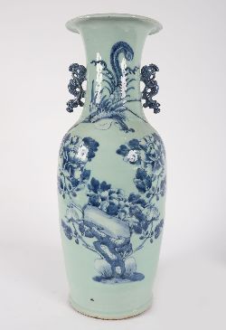 LARGE CHINESE QING BLUE AND WHITE VASE
