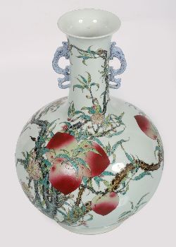 LARGE CHINESE PORCELAIN VASE