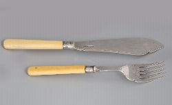 PAIR OF SHEFFIELD SILVER FISH SERVERS