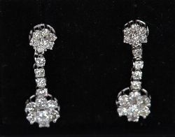 18 CARAT WHITE GOLD DIAMOND DROP EARRINGS, 2 CARATS TOTAL