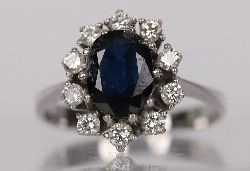 14 CARAT WHITE GOLD, SAPPHIRE, AND DIAMOND CLUSTER RING