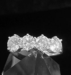 18 CT. WHITE GOLD FOUR STONE CLAW SET DIAMOND RING