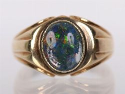 18 CARAT GOLD AND OPAL GENTLEMAN'S RING