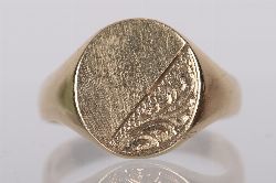 9 CARAT GOLD SIGNET RING