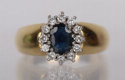 18 CARAT GOLD SAPPHIRE AND DIAMOND CLUSTER RING