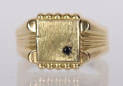 18 CARAT GOLD SAPPHIRE GENTLEMAN'S RING