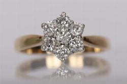 18 CARAT GOLD DIAMOND CLUSTER RING