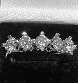 18 CT. WHITE GOLD FIVE STONE CLAW SET DIAMOND RING