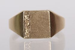 9 CARAT GOLD SIGNET RING