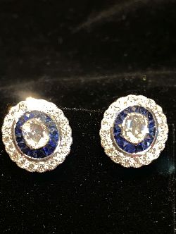 18 CT. WHITE GOLD SAPPHIRE AND DIAMOND CLUSTER EARRINGS 