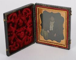 19TH-CENTURY DAGUERREOTYPE PORTRAIT OF A YOUNG WOMAN