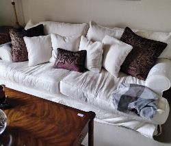 UPHOLSTERED SOFA IN CREAM DAMASK