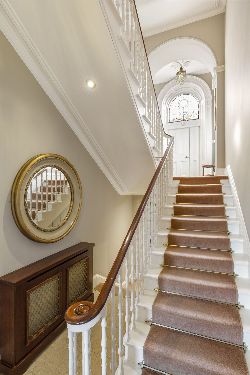 EDWARDIAN ROUND GILTWOOD AND PAINTED CONVEX MIRROR