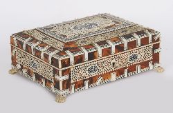 19TH-CENTURY ANGLO-INDIAN VIZAGAPATAM IVORY AND TORTOISESHELL BOX