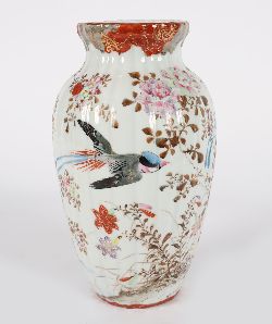 JAPANESE KUTANI PORCELAIN VASE