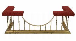 LARGE EDWARDIAN BRASS CLUB FENDER WITH UPHOLSTERED SEATS