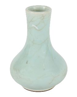 CHINESE QING DYNASTY CELADON-GLAZED VASE