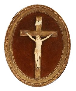 19TH-CENTURY OVAL GILT FRAME WITH IVORY CRUCIFIX